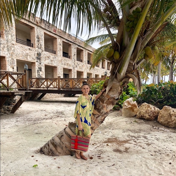 Meet your Posher, Megan - Picture 3 of 3